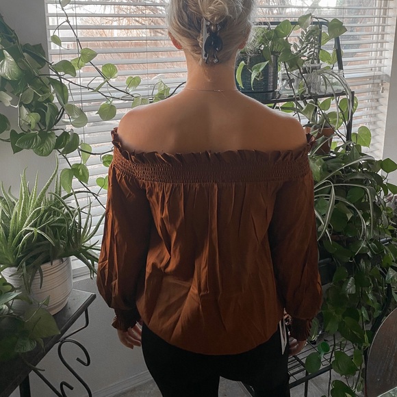 Orange off the shoulder long sleeve - Picture 2 of 3